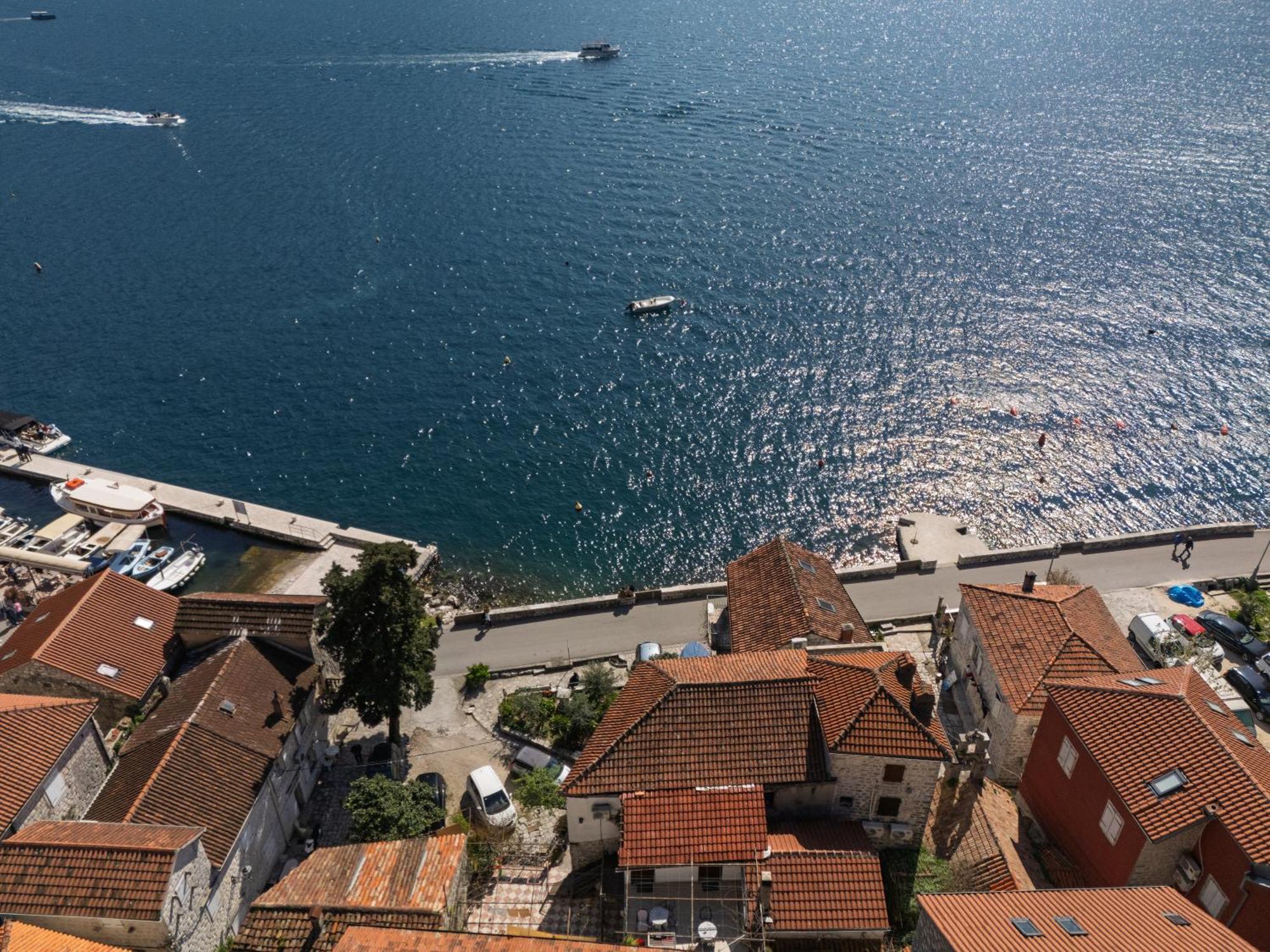 Bluemarine Rooms & Apartments Perast Bagian luar foto