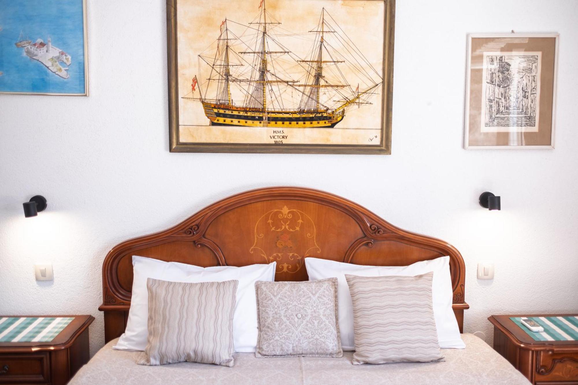 Bluemarine Rooms & Apartments Perast Bagian luar foto